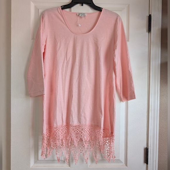 Simply Noelle Tops - NWT Simply Noelle Pink Boho Tunic Top With Lace Crochet Hem Size S/M
